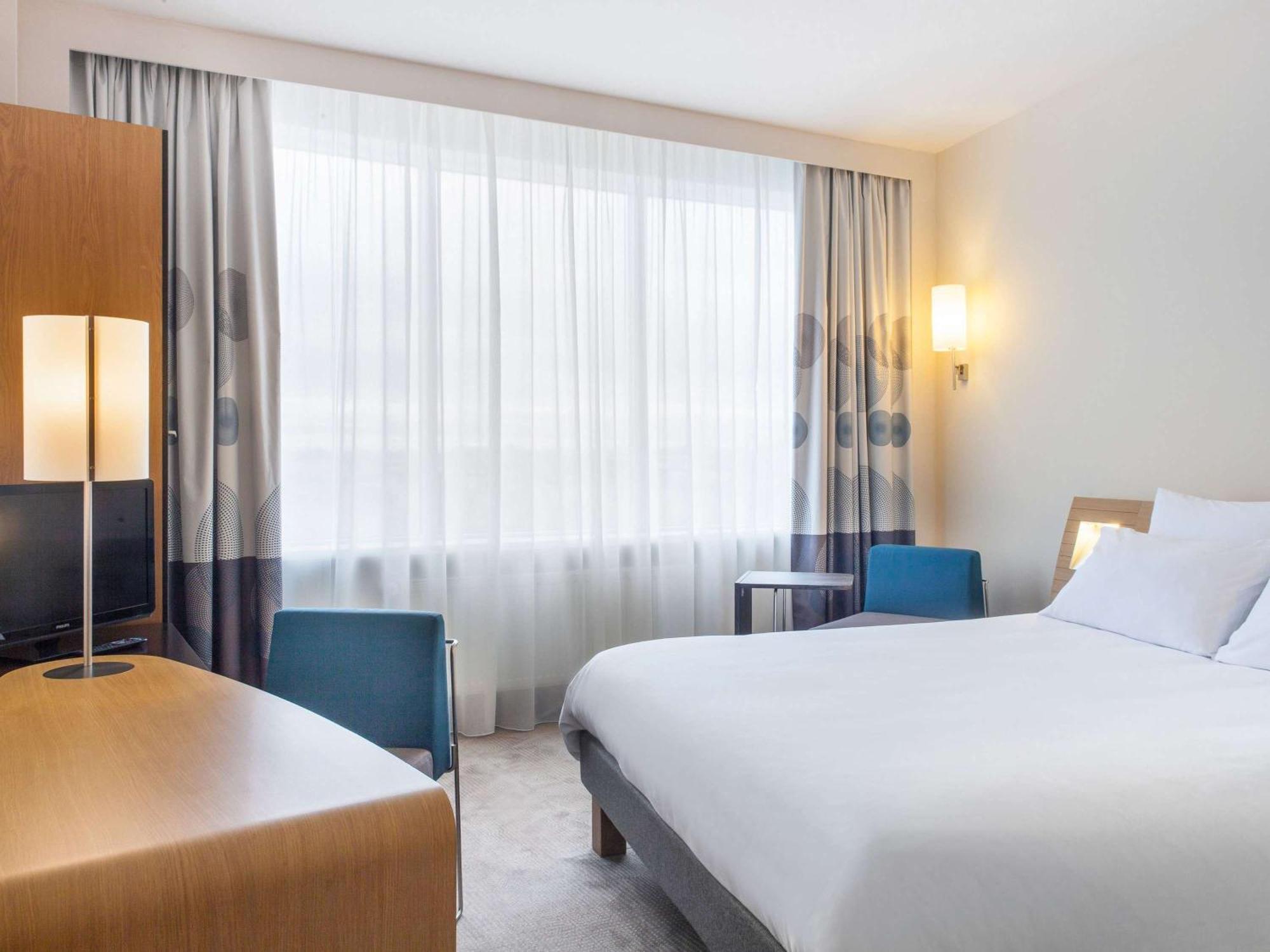 Novotel Paris Rueil Malmaison Exterior foto