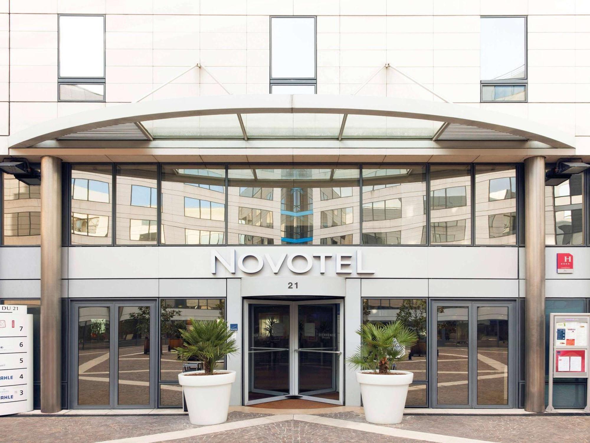Novotel Paris Rueil Malmaison Exterior foto
