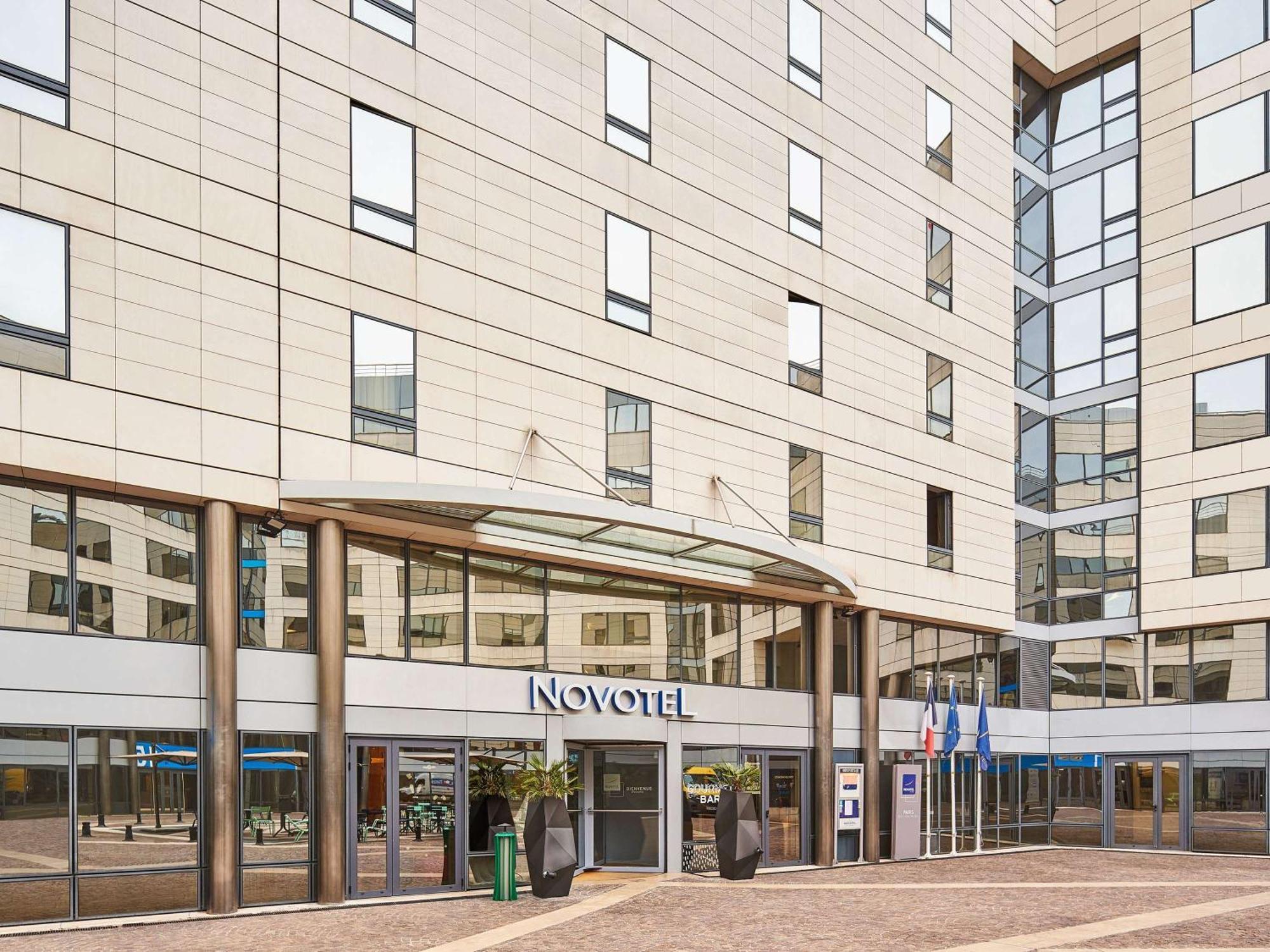 Novotel Paris Rueil Malmaison Exterior foto